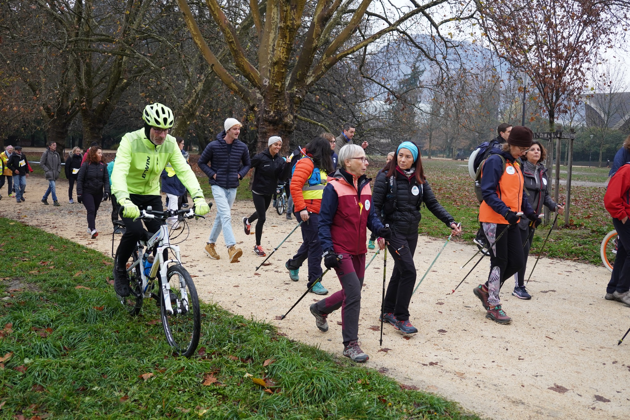 La marche nordique et le téléthon . Une belle matinée pour une belle cause.