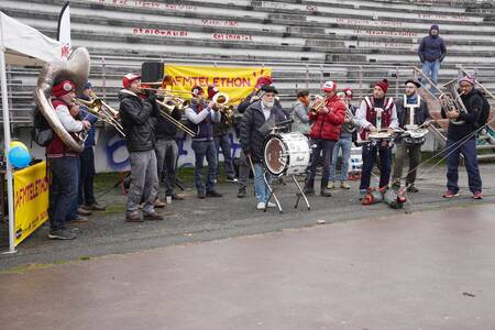 La marche nordique et le téléthon . Une belle matinée pour une belle cause.