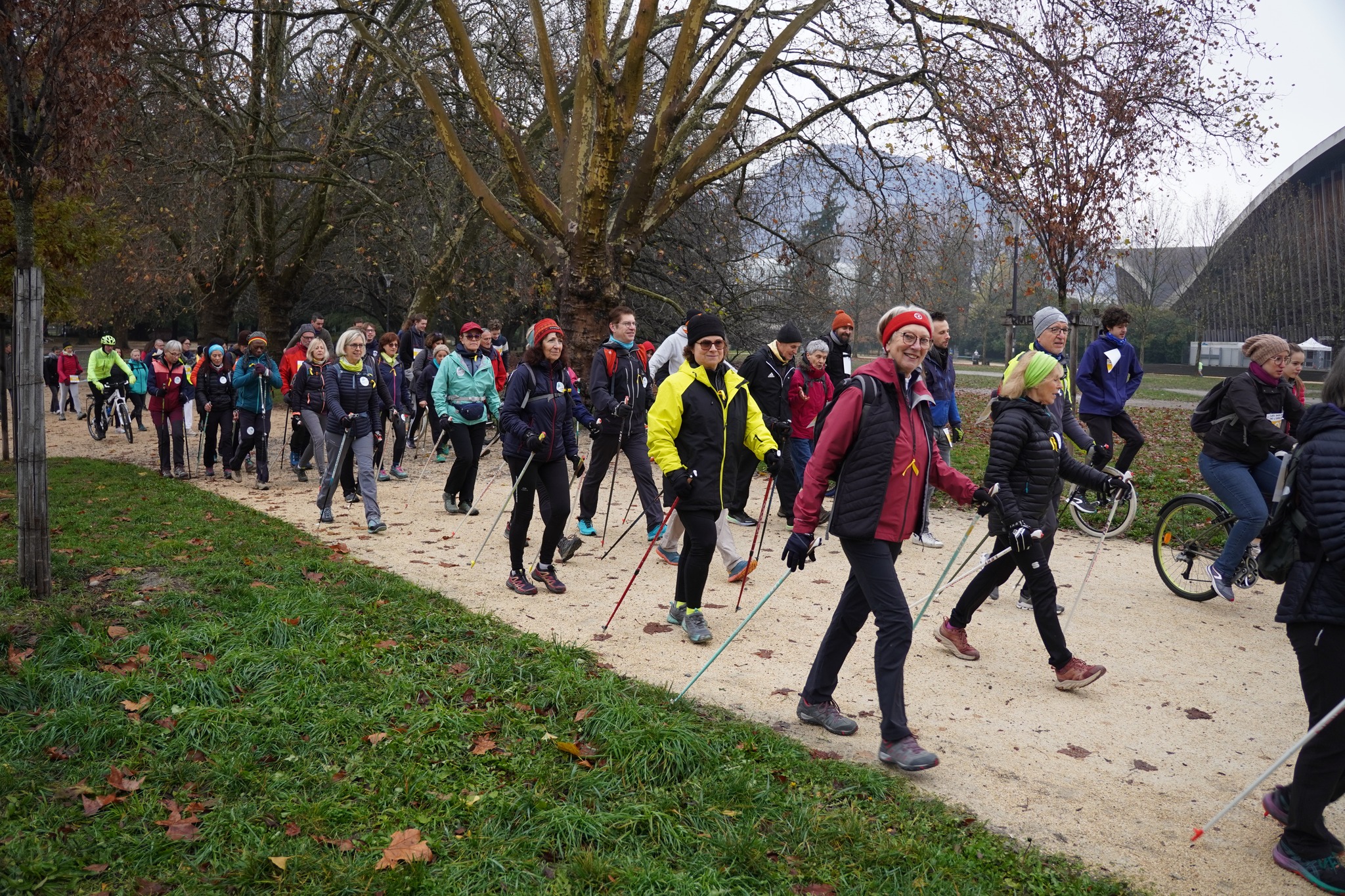 La marche nordique et le téléthon . Une belle matinée pour une belle cause.