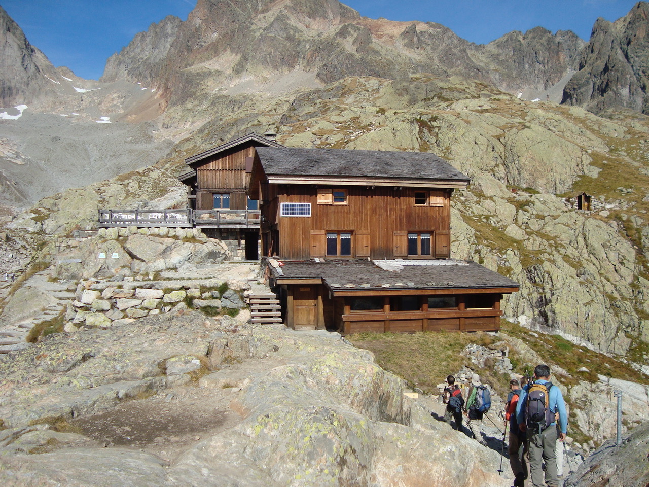 SORTIE EXCEPTIONNELLE - BALCONS DU MONT BLANC AU PIED DES AIGUILLES ROUGES