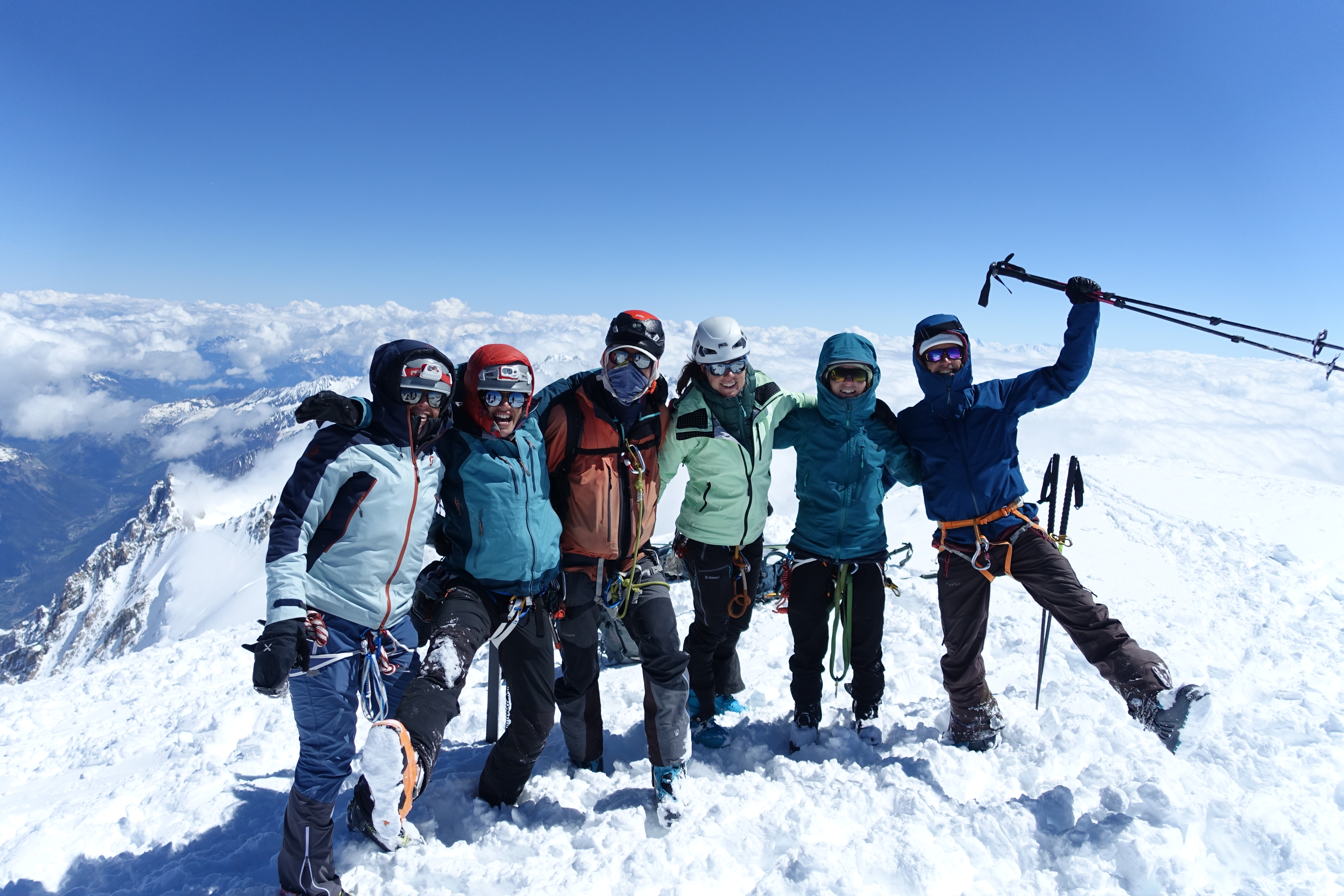 Arête des Cosmiques et Mont Blanc sous les spatules