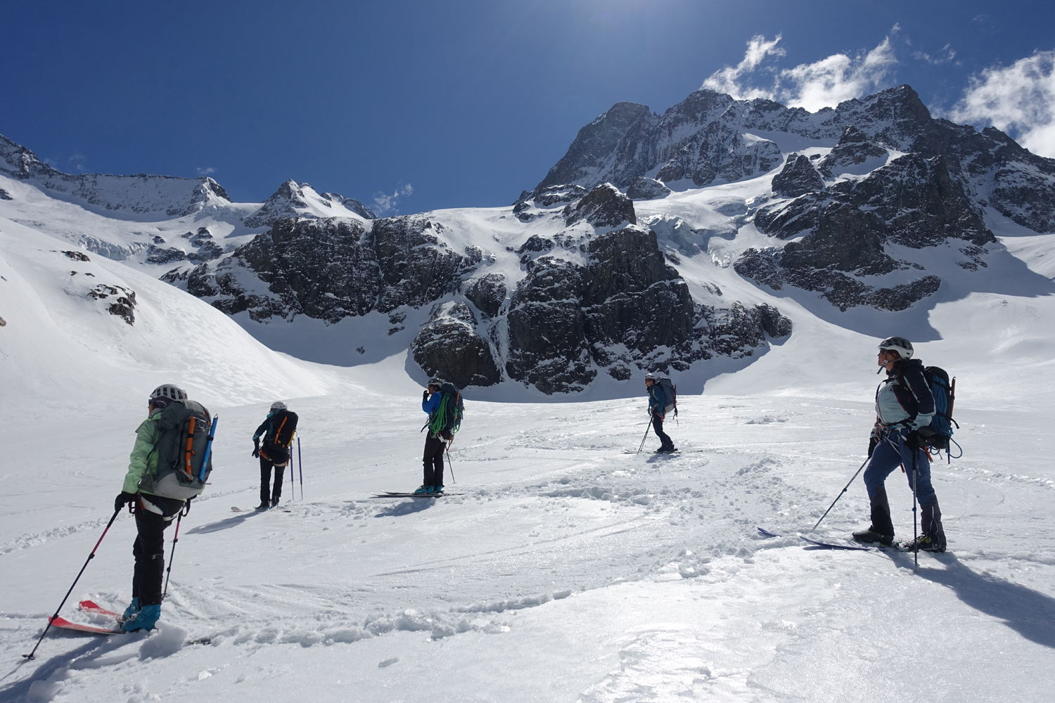 5 jours dans les écrins : Un raid à ski extraordinaire !