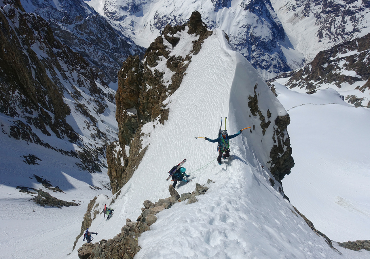 5 jours dans les écrins : Un raid à ski extraordinaire !
