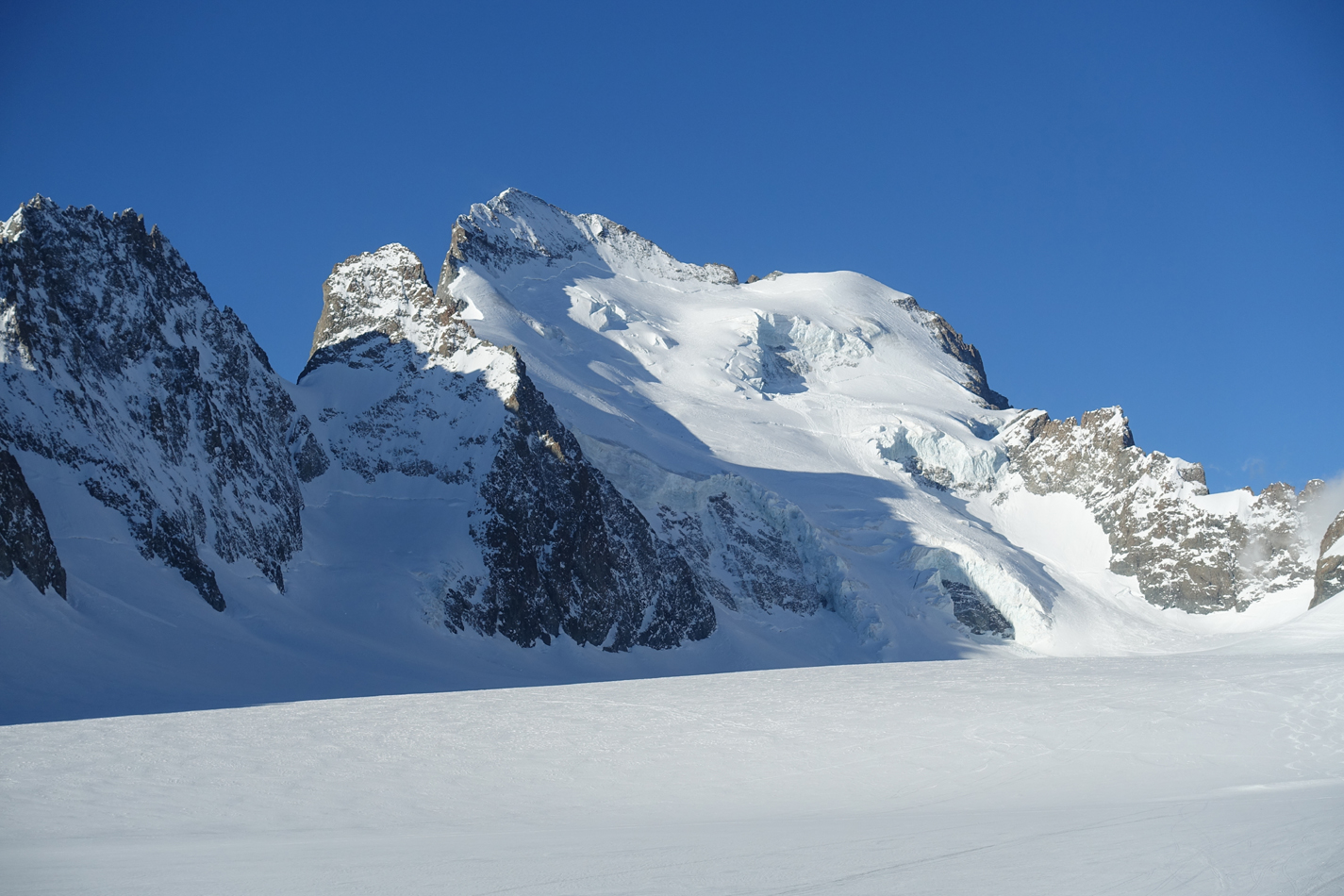 5 jours dans les écrins : Un raid à ski extraordinaire !
