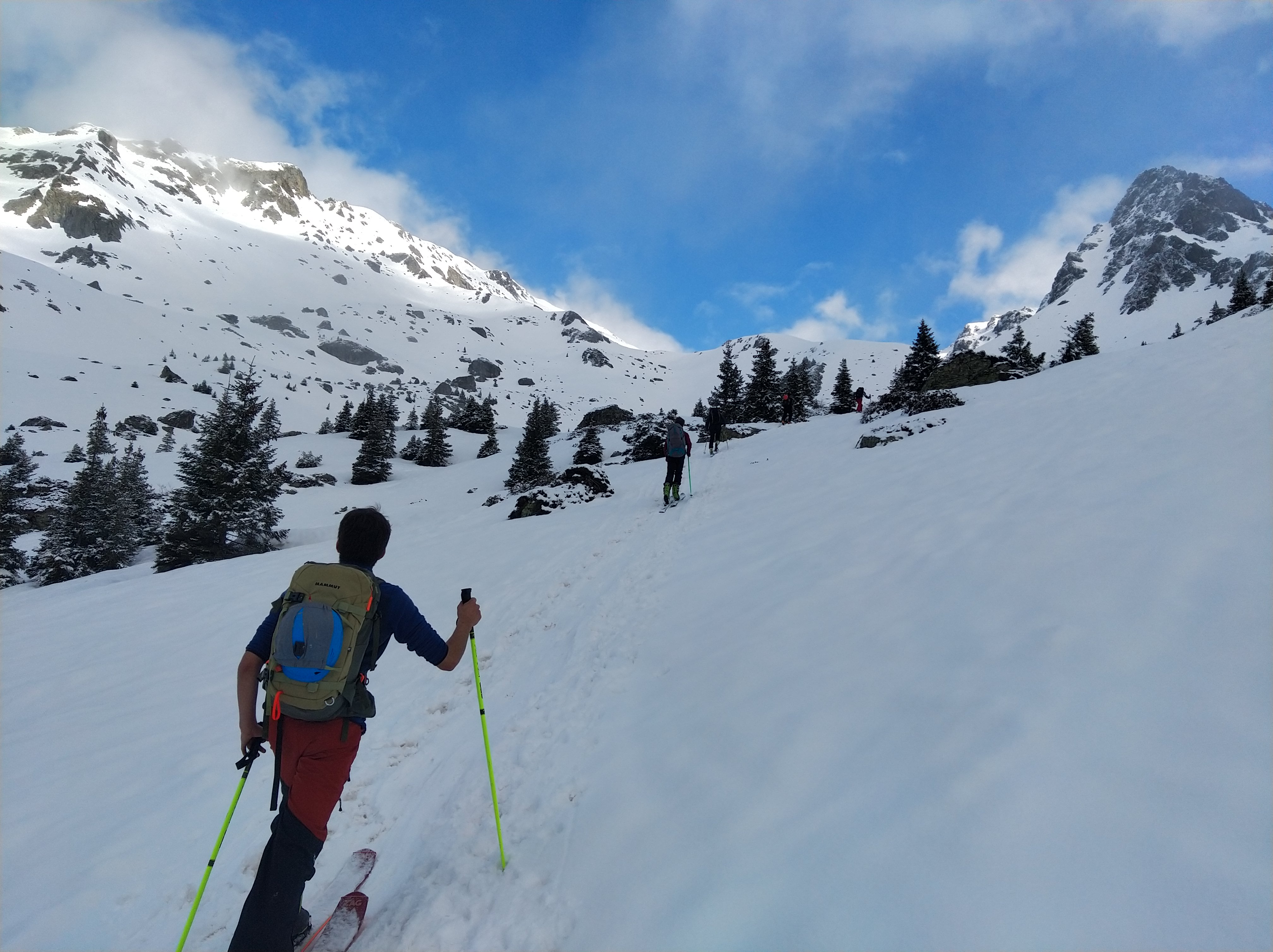 Petite sortie en ski de randonnée pour l'école d'aventure