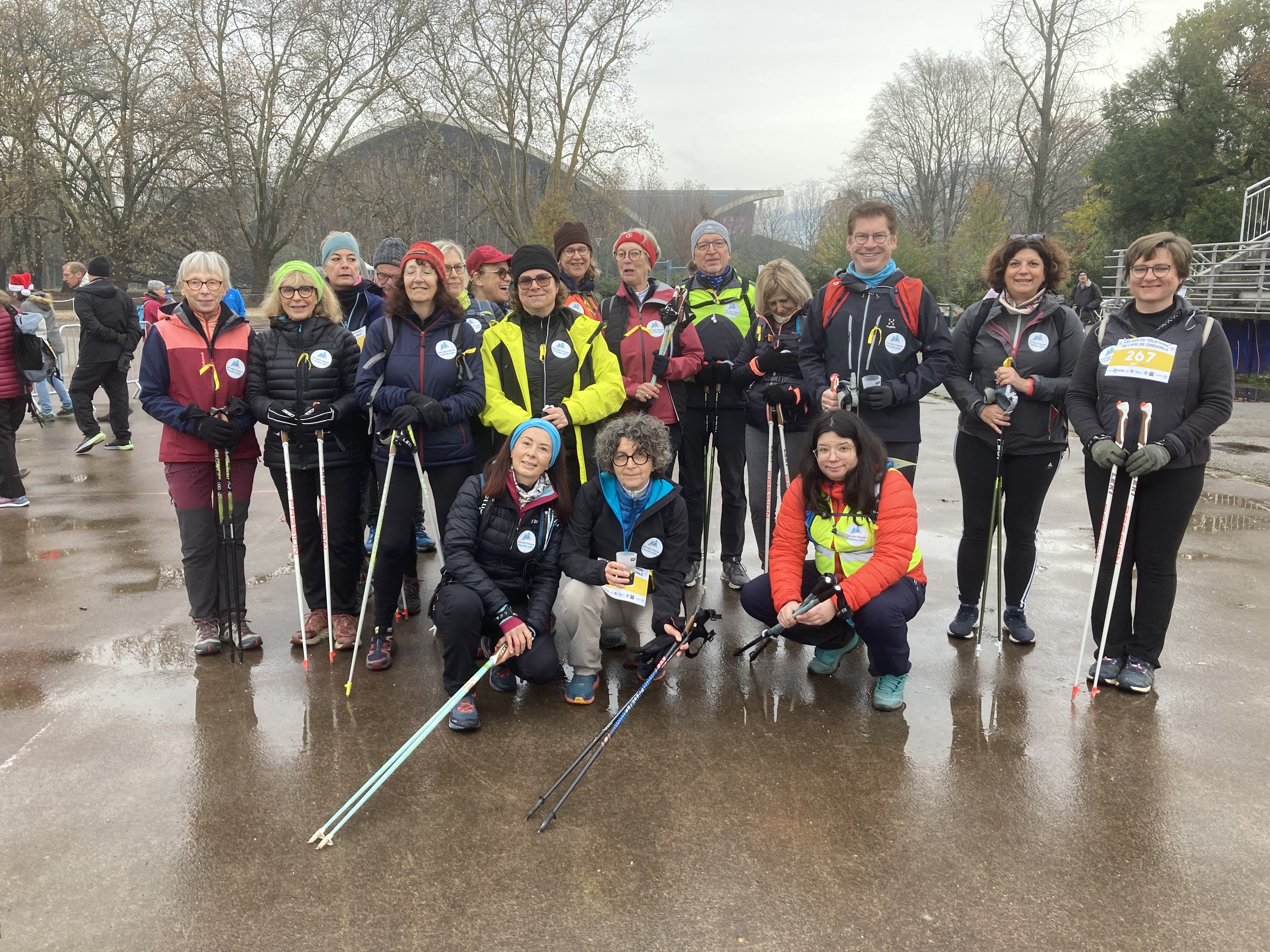 La marche nordique et le téléthon . Une belle matinée pour une belle cause.